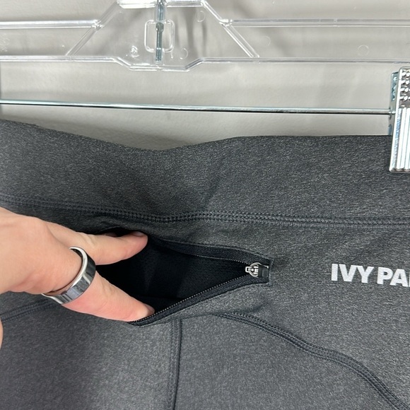 NWT Ivy Park Sculpted Crop Mid Rise Capri Leggings Size XS - Picture 11 of 16